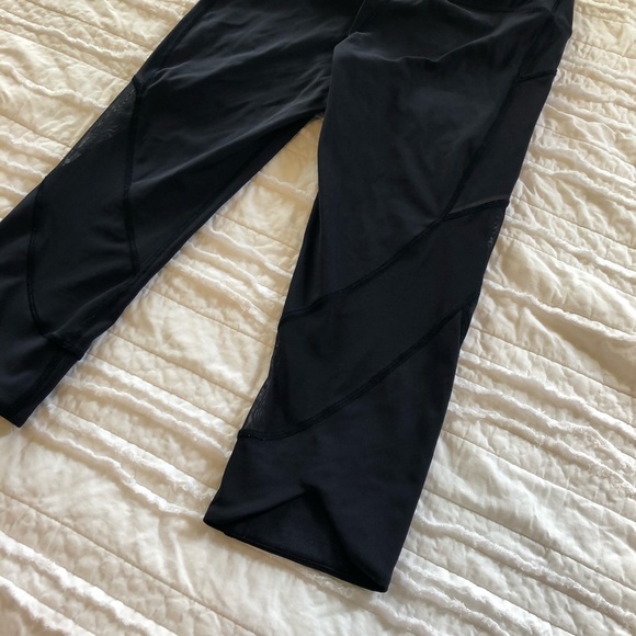 lululemon Navy Running Crops - Picture 5 of 8